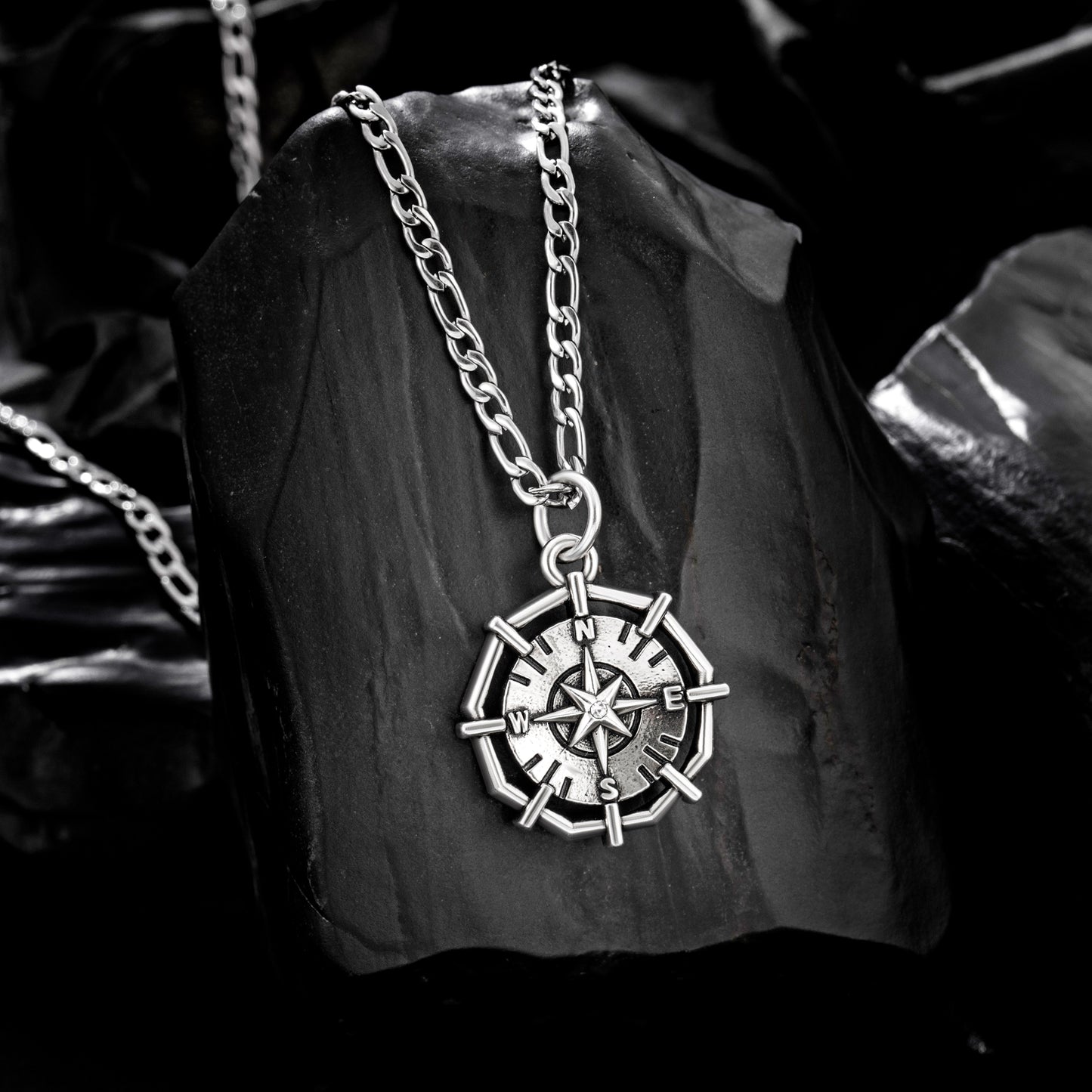 Antique Silver Compass Pendant Necklace Figaro Chain N01883